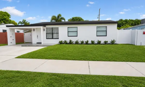2013 Longwood Road, West Palm Beach, FL 33409