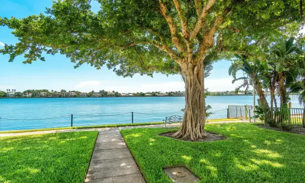 131 Yacht Club Way 307, Hypoluxo, FL 33462
