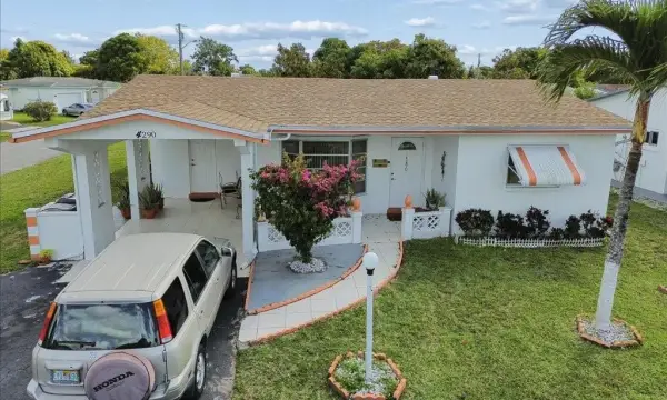 4290 NW 49th Terrace NW, Lauderdale Lakes, FL 33319