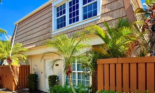 11584 Winchester Drive, Palm Beach Gardens, FL 33410