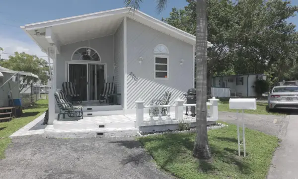 2773 NW 29th Place, Oakland Park, FL 33311