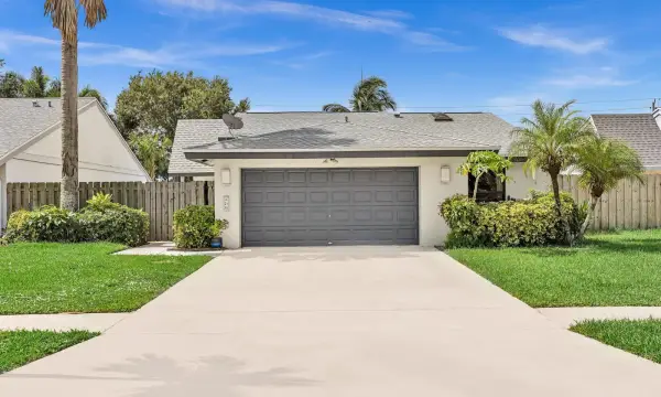 23 Baytree Circle, Boynton Beach, FL 33436