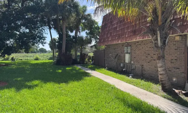 8492 S Coral Circle, North Lauderdale, FL 33068