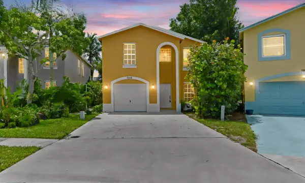 4268 Pine Hollow Circle, Greenacres, FL 33463