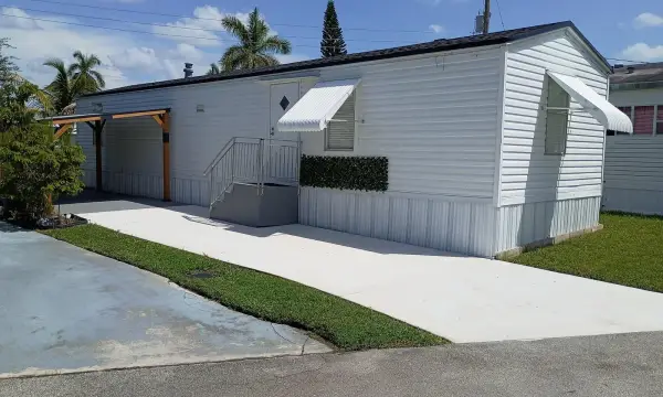8517 SW 17th Court, Davie, FL 33324