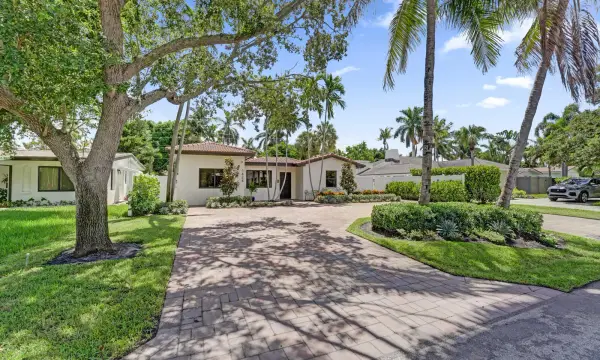 1424 NE 16th Avenue, Fort Lauderdale, FL 33304