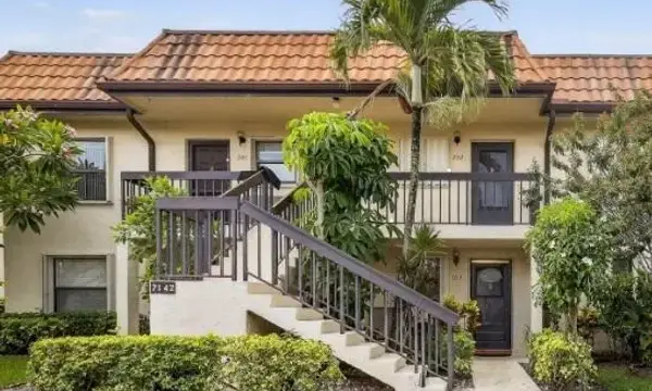 7142 Golf Colony Court 102, Lake Worth, FL 33467