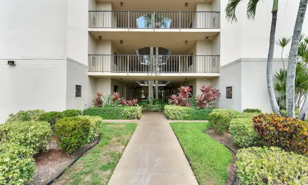 5280 Las Verdes Circle 124, Delray Beach, FL 33484