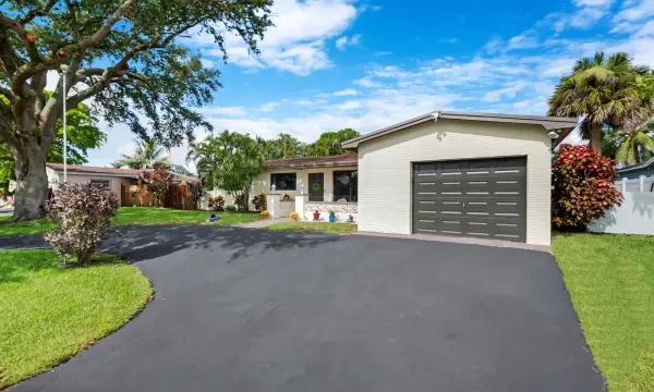 510 NW 93rd Terrace, Pembroke Pines, FL 33024