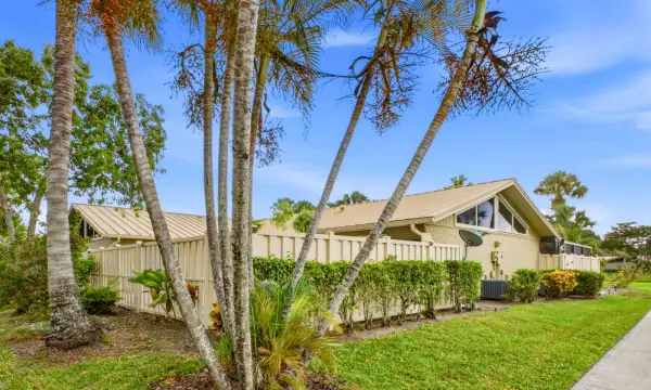 5933 Golden Eagle Circle, Palm Beach Gardens, FL 33418