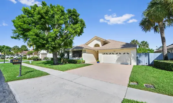 108 Executive Circle, Boynton Beach, FL 33436