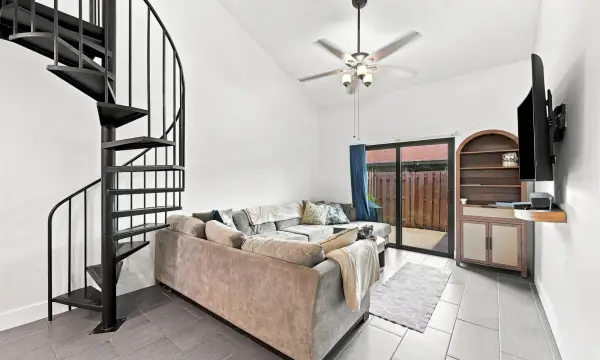 Address Withheld, Davie, FL 33324