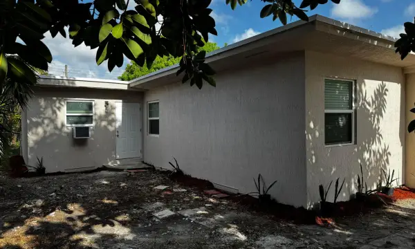 405 N E Street, Lake Worth, FL 33460
