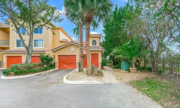 900 Scotia Drive 206, Hypoluxo, FL 33462