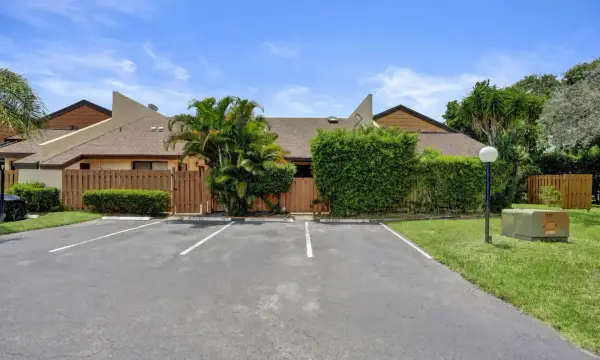 3810 NW 77th Avenue, Davie, FL 33024
