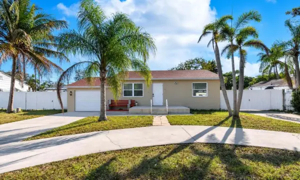 3914 Serubi Avenue, Palm Springs, FL 33461