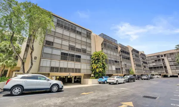 2802 N 46th Avenue B318, Hollywood, FL 33021