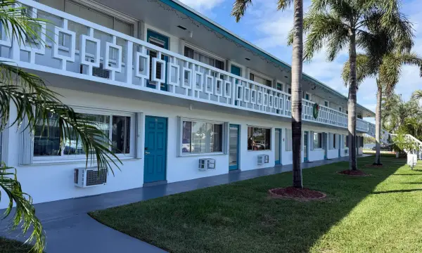 2204 Lake Osborne Drive 5, Lake Worth Beach, FL 33461