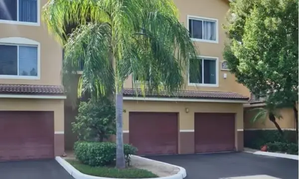 200 Scotia Drive 202, Hypoluxo, FL 33462