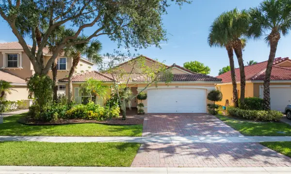 4977 Victoria Circle, West Palm Beach, FL 33409