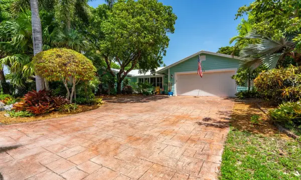 2823 NE 35th Court, Lighthouse Point, FL 33064