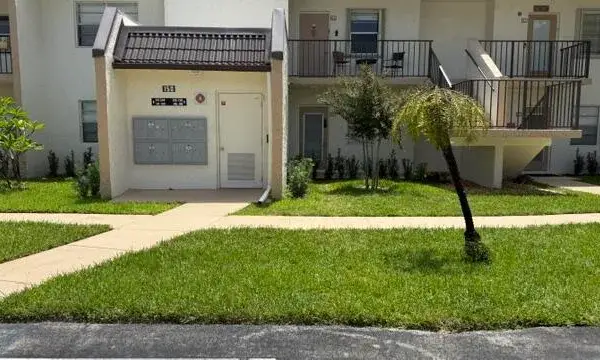 150 Lake Meryl Drive, West Palm Beach, FL 33411