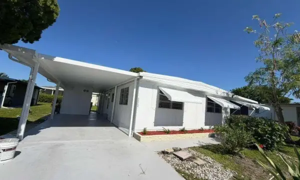 8864 Kings Drive, Boynton Beach, FL 33436