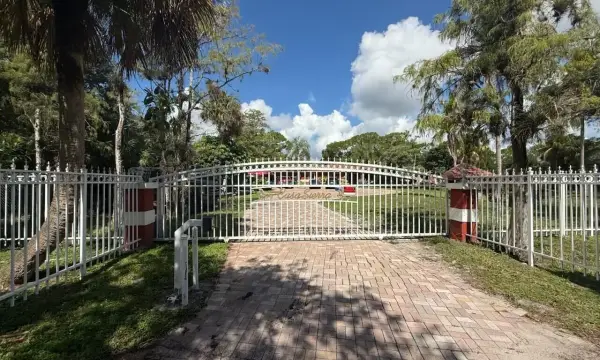 5800 Pinetree Road, Parkland, FL 33067