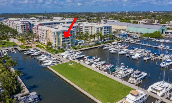 806 E Windward Way 424, Lantana, FL 33462
