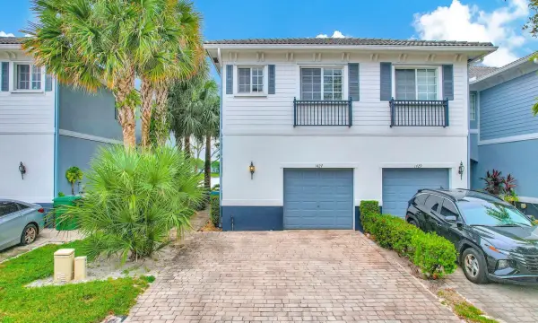 1427 NW 34th Way, Lauderhill, FL 33311