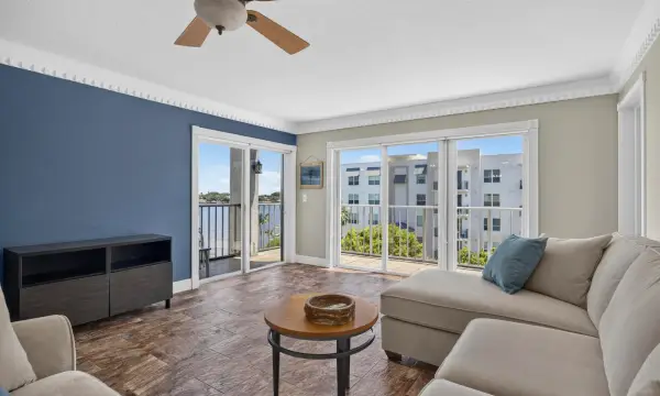 1206 S Lake Drive 504, Lantana, FL 33462