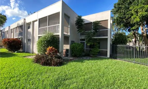 8506 Old Country Manor 213, Davie, FL 33328