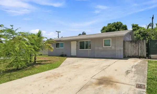 1010 Pinetree Drive, Lantana, FL 33462