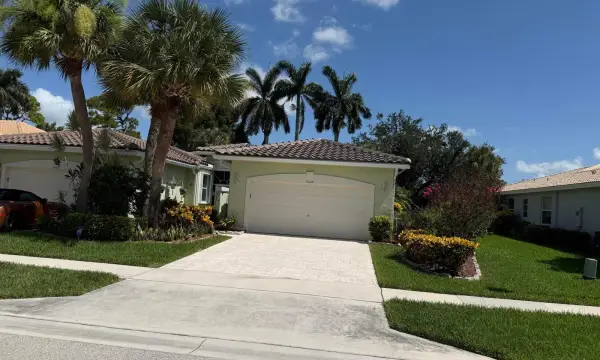 10664 Royal Caribbean Circle, Boynton Beach, FL 33437