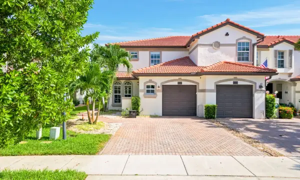 9747 Darlington Place, Cooper City, FL 33328