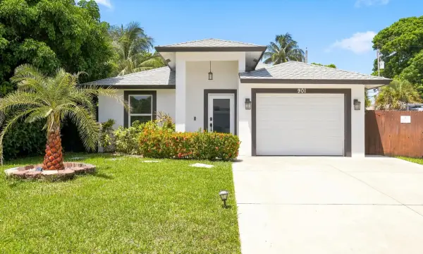 901 S M Street, Lake Worth Beach, FL 33460
