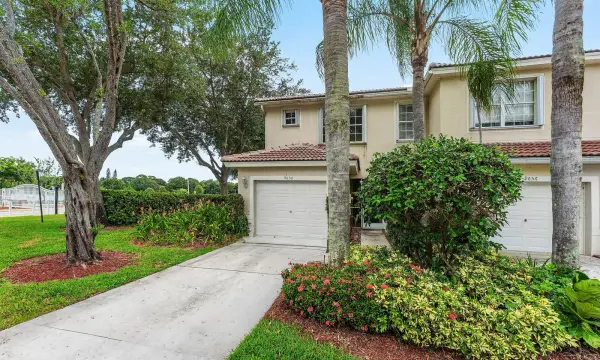 9650 Lago Drive, Boynton Beach, FL 33472
