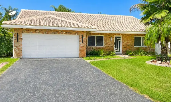 10601 NW 7th Place, Coral Springs, FL 33071