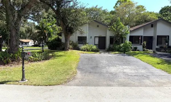 3704 Arelia Drive N, Delray Beach, FL 33445