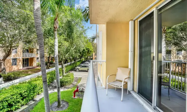 609 E Sheridan Street 208, Dania Beach, FL 33004