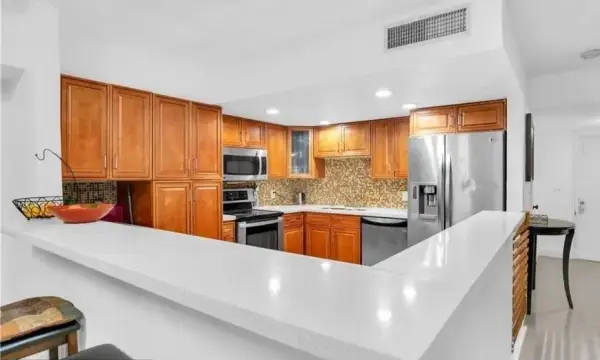 2760 NW 47th Lane 2805, Lauderdale Lakes, FL 33313