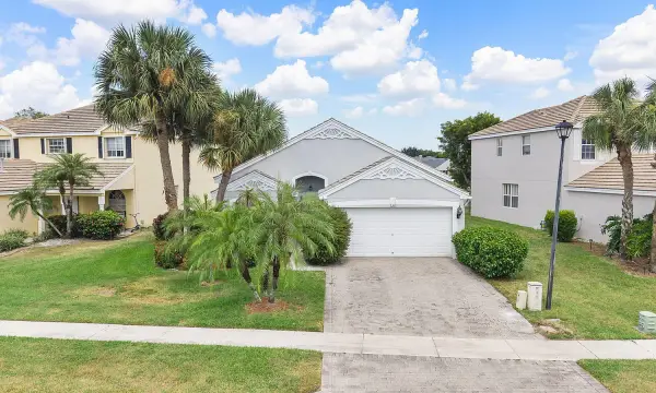120 Hamilton Terrace, Royal Palm Beach, FL 33414