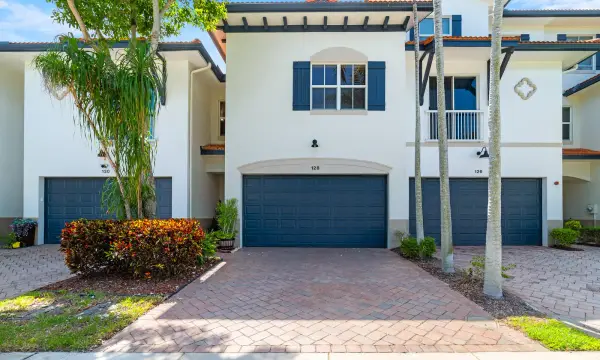 128 W Prive Circle, Delray Beach, FL 33445