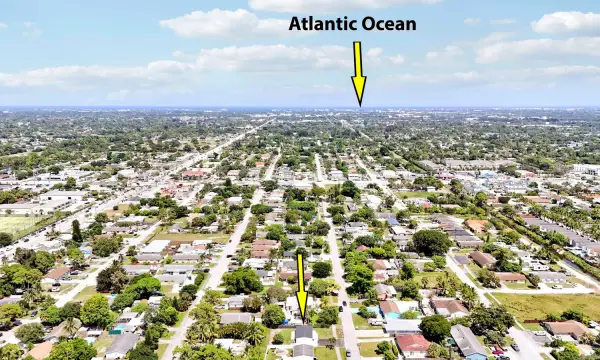 4785 Clinton Boulevard, Lake Worth, FL 33463