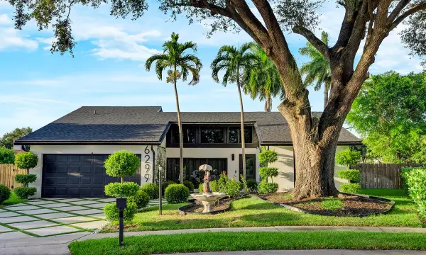 6299 Hollandaire Drive E, Boca Raton, FL 33433