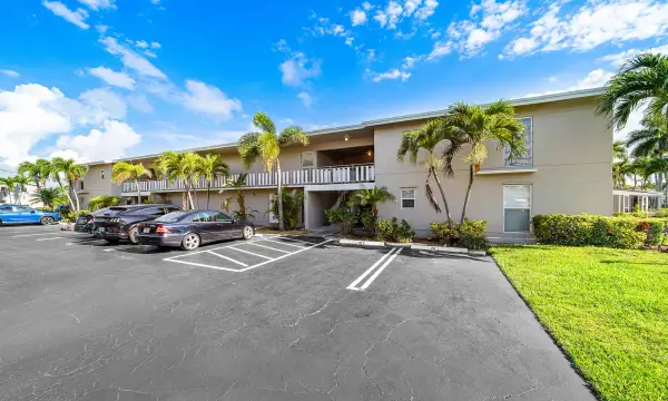 315 Circle Drive S 201, Boynton Beach, FL 33435