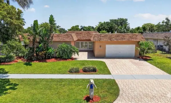 1820 SW 67th Terrace, Plantation, FL 33317
