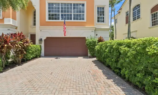 5570 NE Trieste Way, Boca Raton, FL 33487