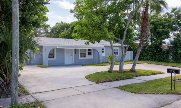 1830 NE 2nd Lane NE, Boynton Beach, FL 33435