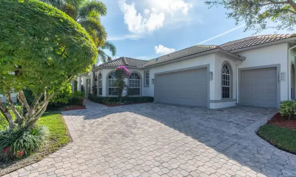 2443 Players Court, Wellington, FL 33414